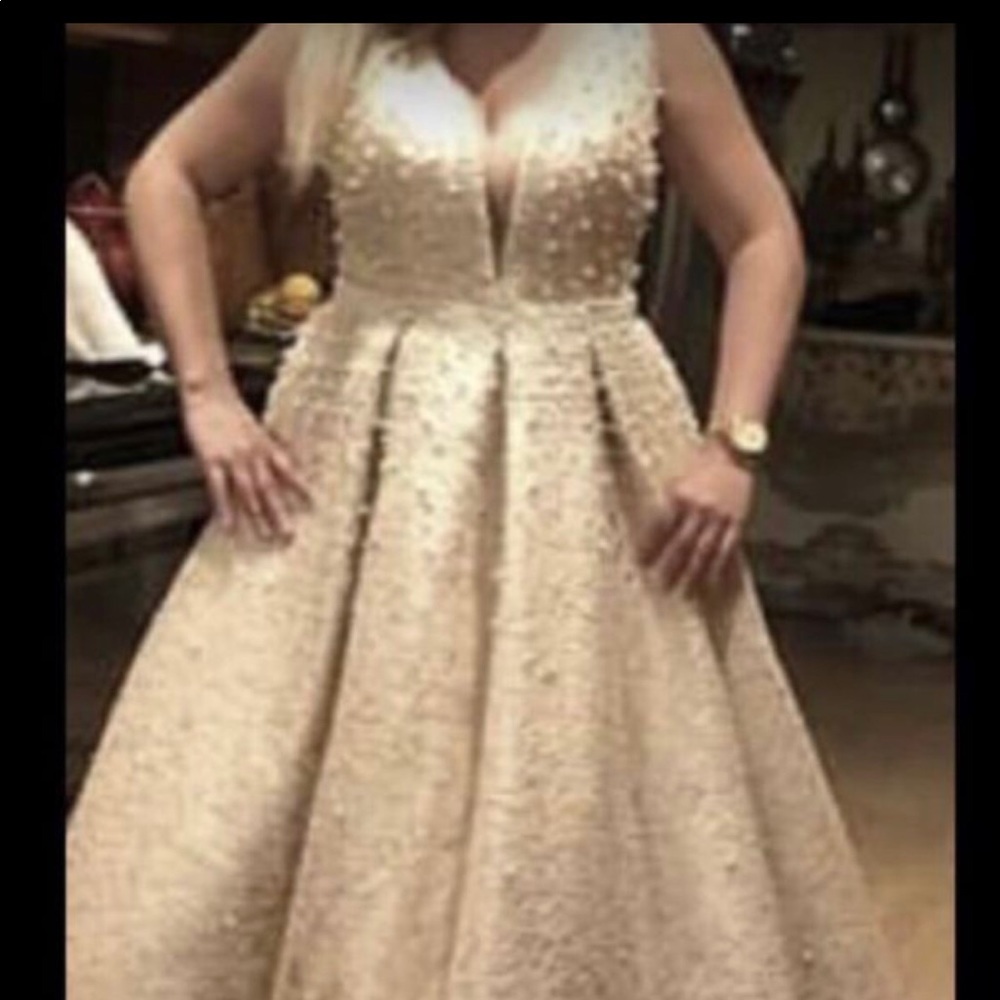 All pearl wedding dress - Picture 2 of 2